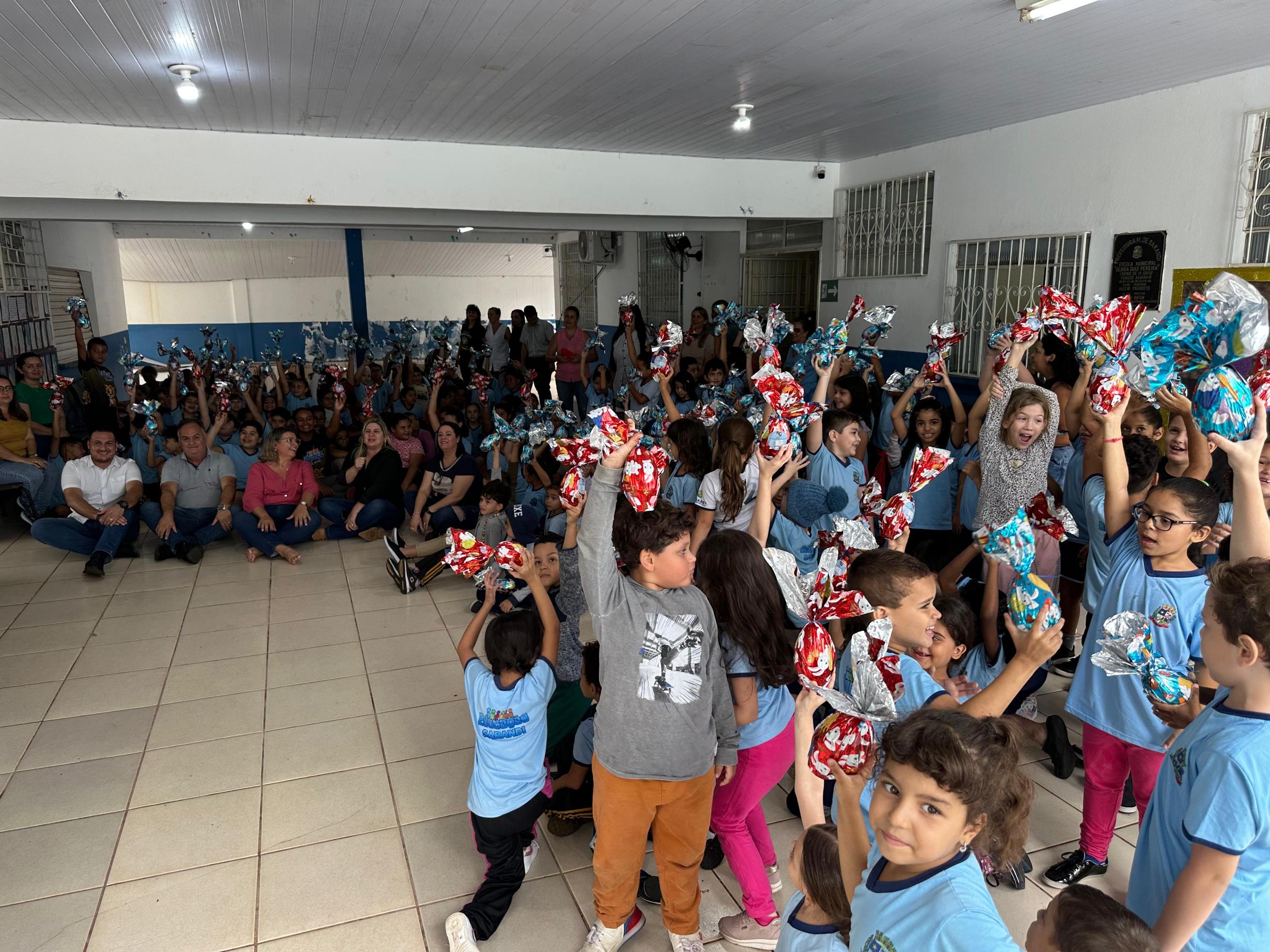 Prefeitura de Sarandi realiza entrega de ovos de Páscoa para alunos da rede municipal